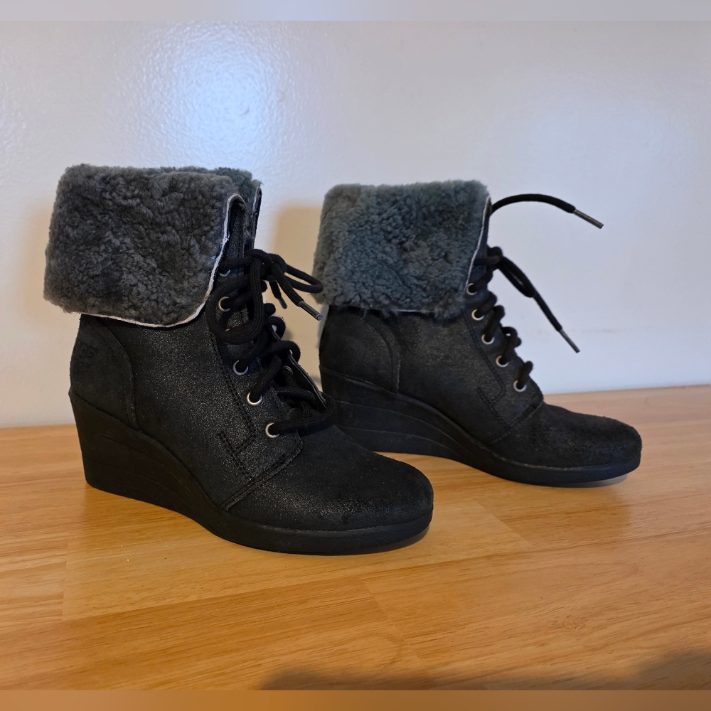 Women's UGG Zea Black Waterproof Leather Shearling Lace-Up Wedge Boots Size 6